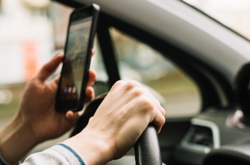  Cresce número de flagrantes de uso de celular por motoristas