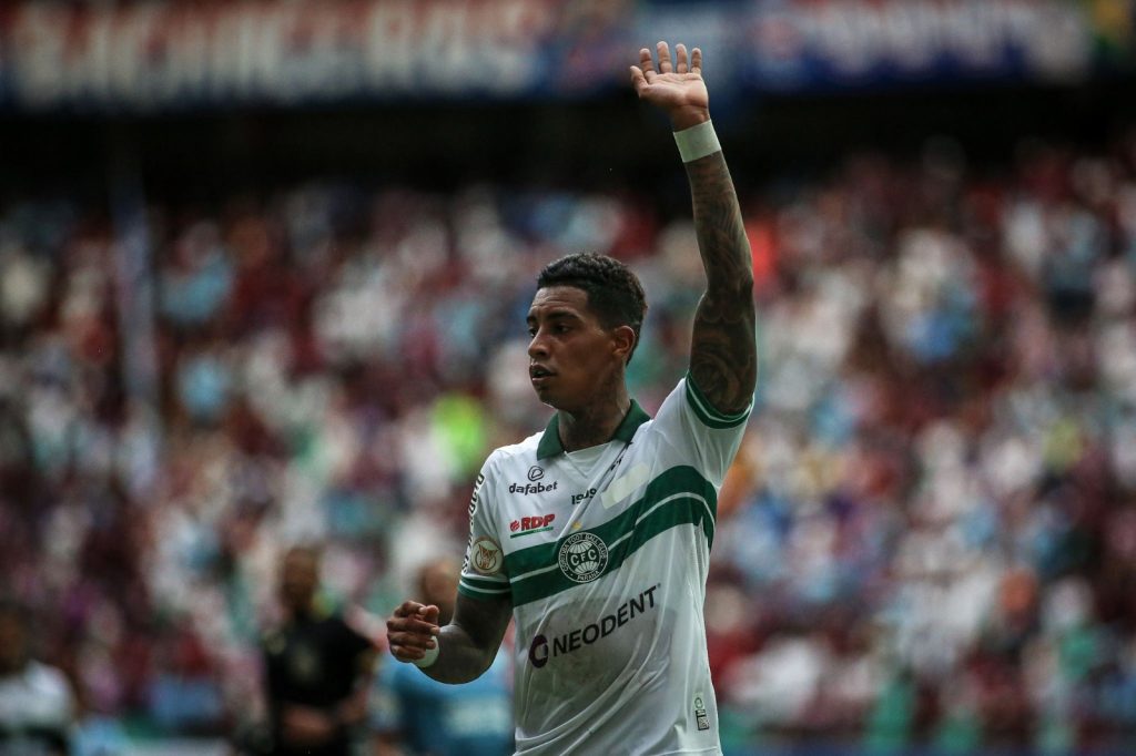 Alef Manga pode voltar a jogar nesta semana pelo Coritiba