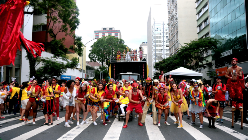  Bloco de carnaval altera trânsito no centro de Curitiba