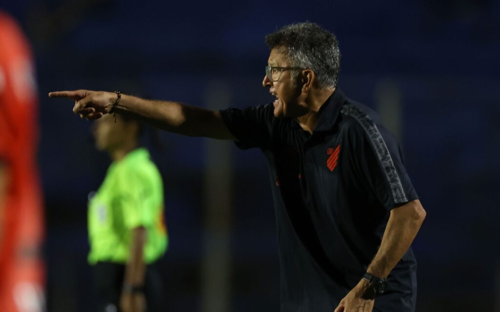 Juan Carlos Osório não é mais o treinador do Athletico