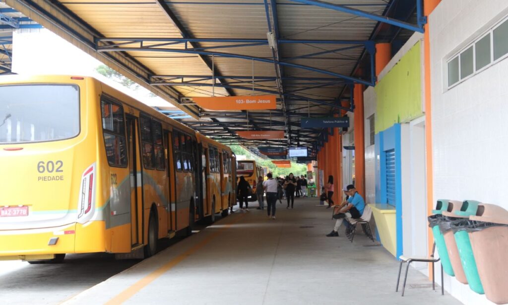 Cidade da Grande Curitiba sofre aumento na passagem de ônibus 