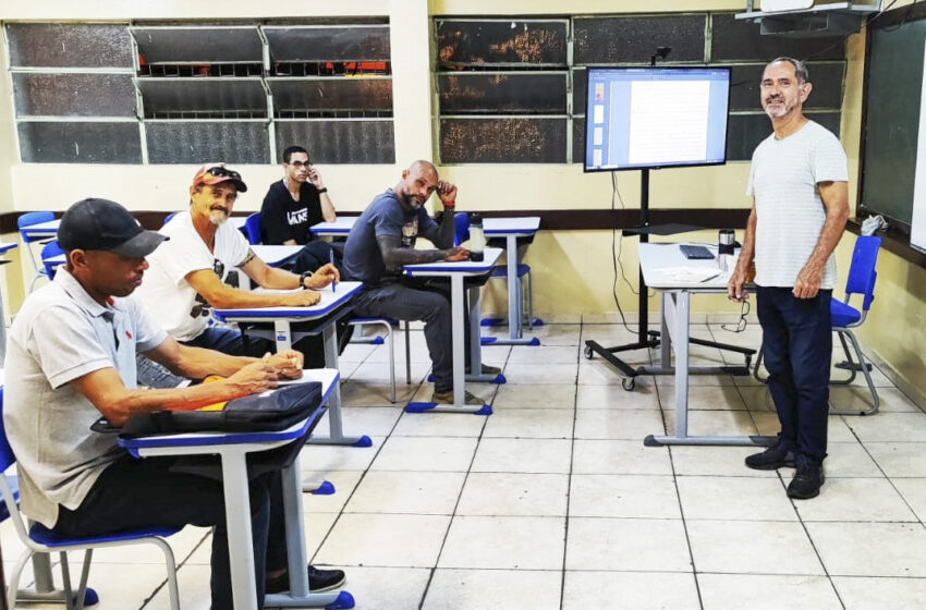  Pessoas em situação de rua voltam a estudar, em Curitiba