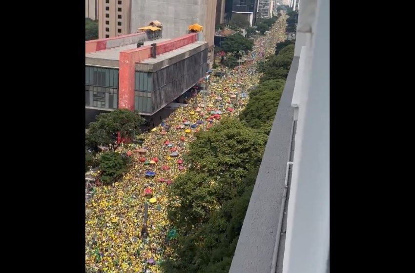  Ato pró-Bolsonaro reúne milhares de pessoas, diz Segurança