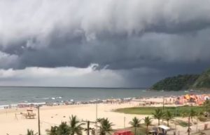 Vídeo: tempo fecha no litoral após calorão de 39ºC