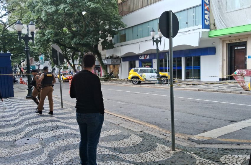  Suspeita de bomba deixa ruas isoladas no centro de Curitiba