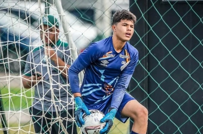  Bruninho Samudio assina contrato com o Athletico Paranaense