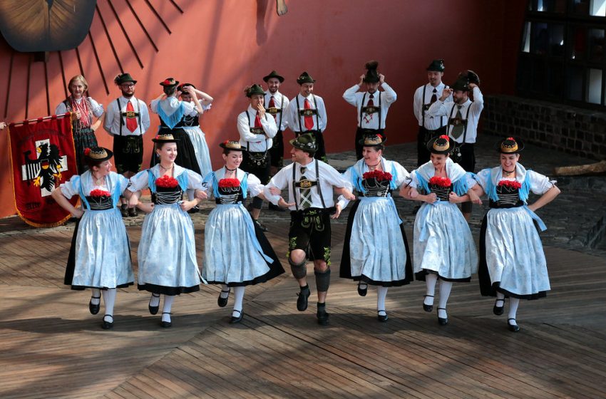  Grupos folclóricos se apresentam no Memorial de Curitiba no domingo (3)