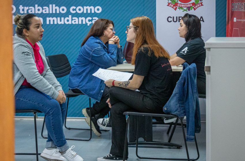  Mutirão de emprego para mulheres é realizado em Curitiba