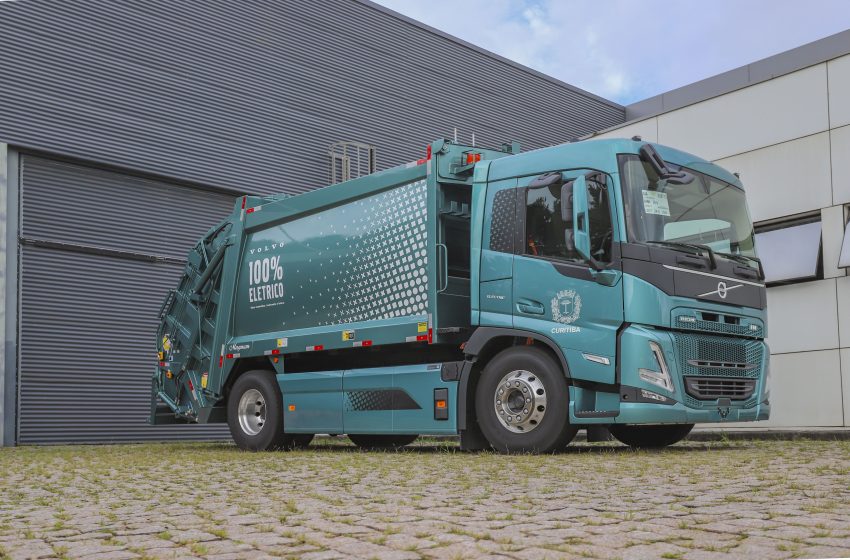  Curitiba testa caminhão elétrico na coleta de resíduos