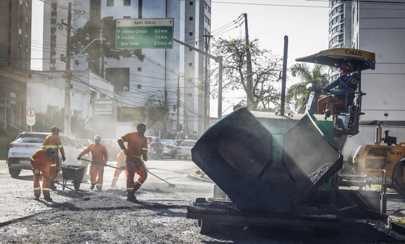  Recuperação de asfalto bloqueia Rua XV de Novembro; VEJA