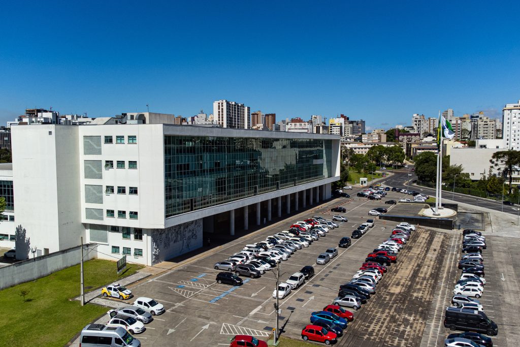 Projetos de privatização marcam política paranaense em 2024