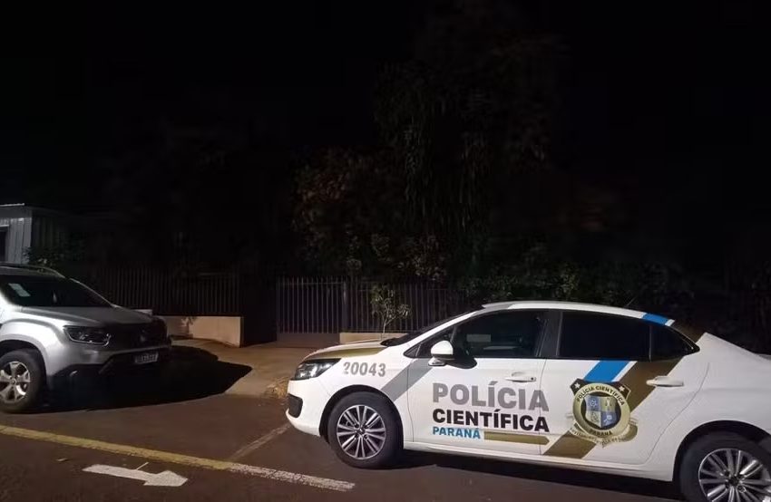  Mulher mata, esquarteja e queima restos mortais do marido