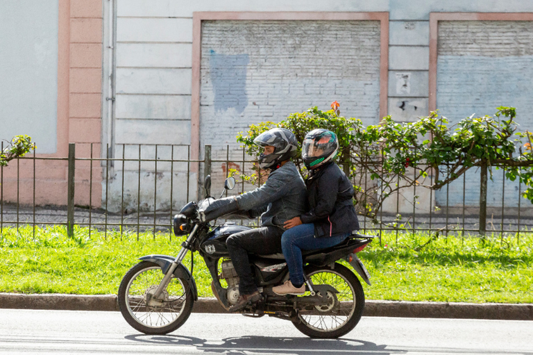  Projeto que autoriza mototáxi em Curitiba volta a ser debatido  
