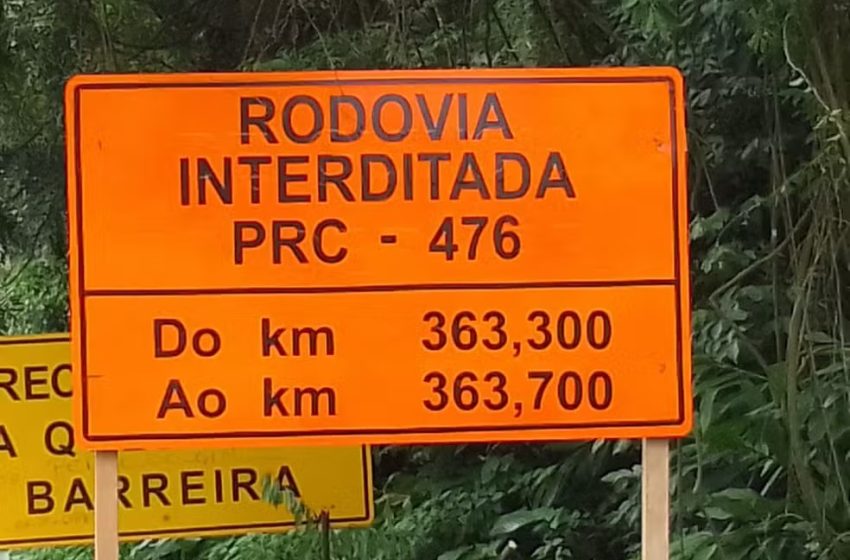  Rodovia é interditada por risco de queda de barreiras
