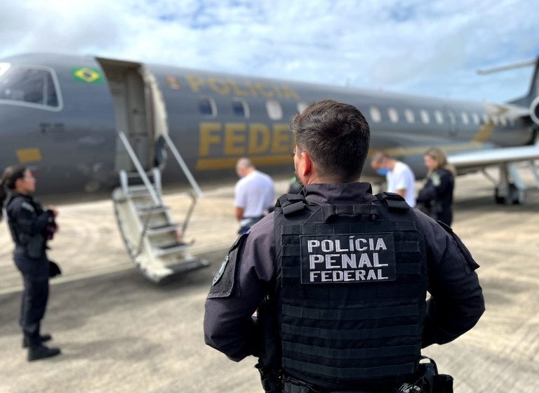  Presos de Mossoró são transferidos para penitenciária do Paraná