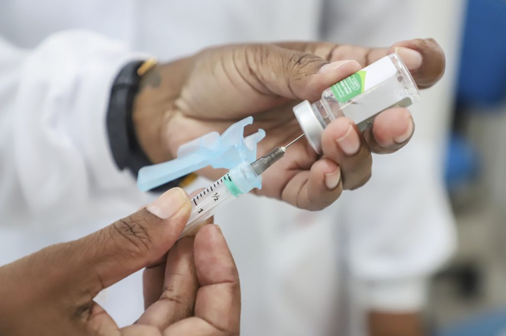 Vacinação contra a gripe começa nesta segunda (25)