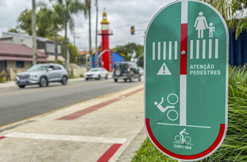  Curitiba ganha novas placas de sinalização nas ciclovias