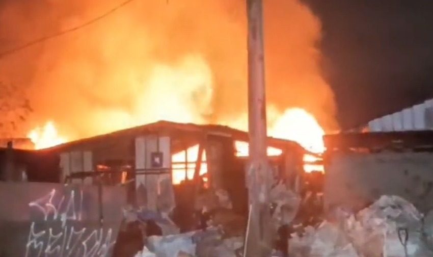  Incêndio destrói casas de madeira no Boqueirão