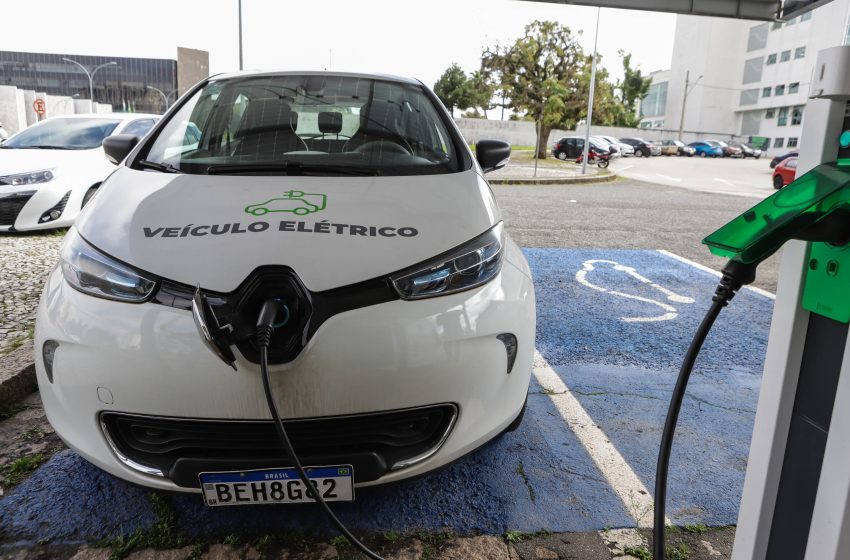  Venda de carros elétricos cresce 123% no primeiro trimestre