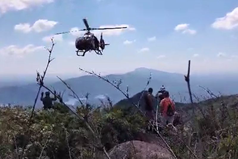 Asmático é resgatado de helicóptero no Morro do Canal