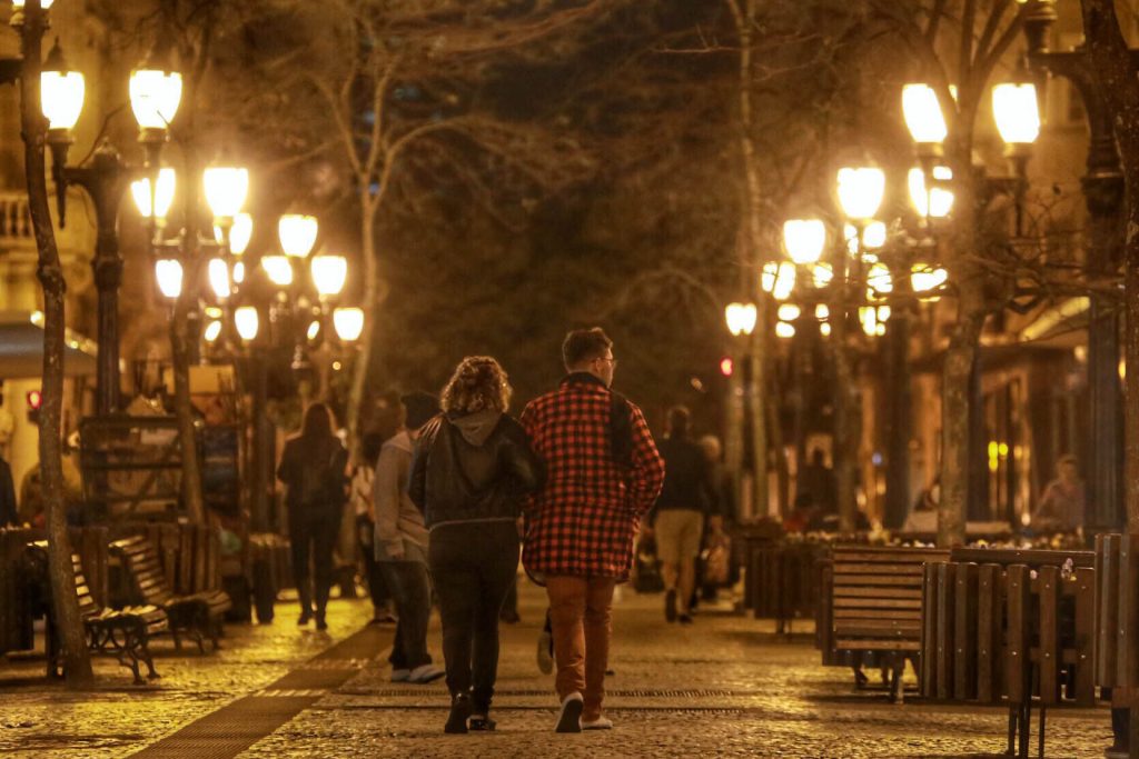 Dia dos Namorados tem frio e tempo firme no Paraná