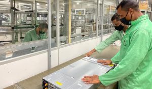 Empresa curitibana é fabricante das urnas eletrônicas utilizadas em 2024