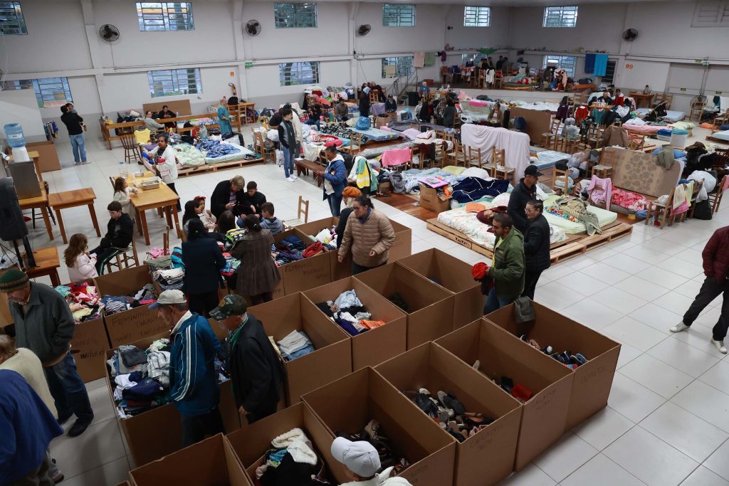 Paraná envia equipe de assistentes sociais para o RS