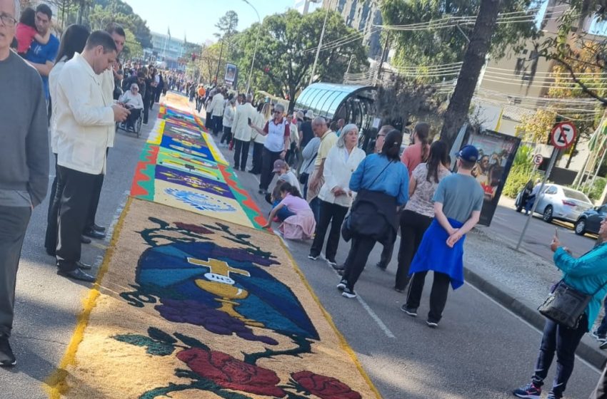  Curitiba tem o maior tapete de Corpus Christi do Brasil