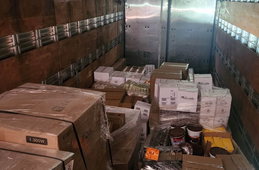 Caminhão carregado com doações é roubado em Curitiba