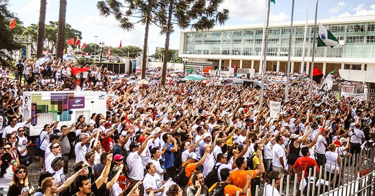 Mesmo com decisão, sindicato mantém greve dos professores