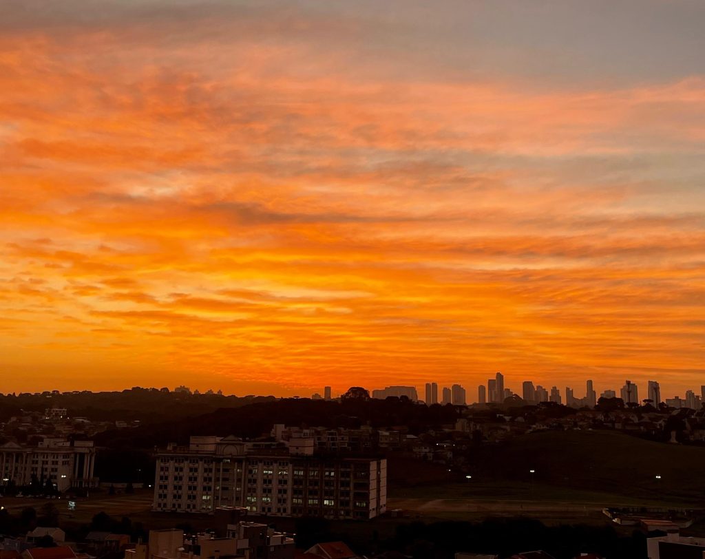 Tempo firma e temperaturas sobem em parte do Paraná