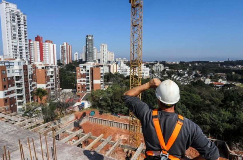 Serviços, turismo e indústria paranaense crescem acima da média brasileira