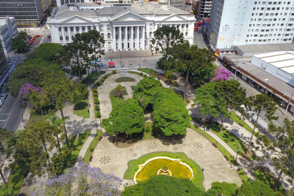 Curitiba lança nova plataforma para adoção de praças