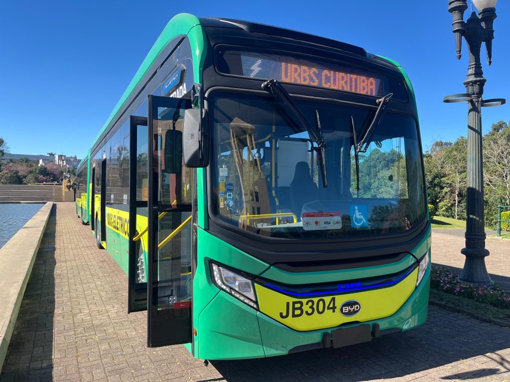 Curitiba terá 54 novos ônibus elétricos em 2025, promete Greca