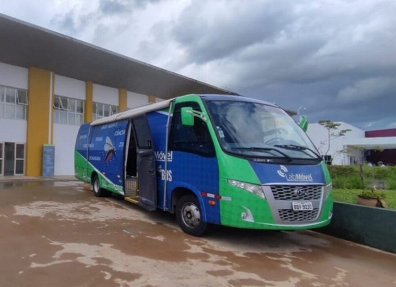 Projeto usa micro-ônibus temático para ensinar sobre a dengue
