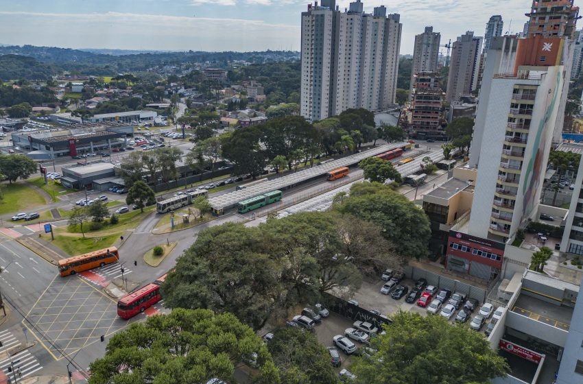 Curitiba: nova integração entre ônibus e estacionamento pode gerar economia
