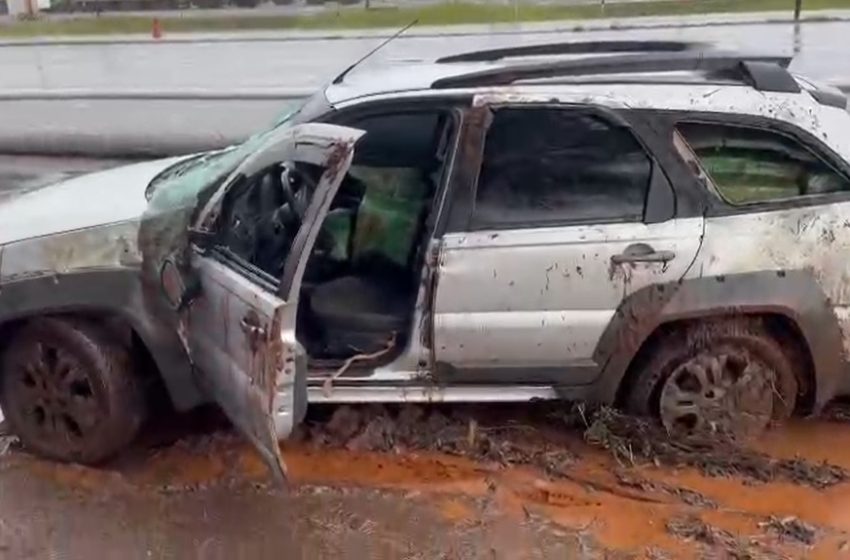  Motorista capota e é preso com uma tonelada de maconha