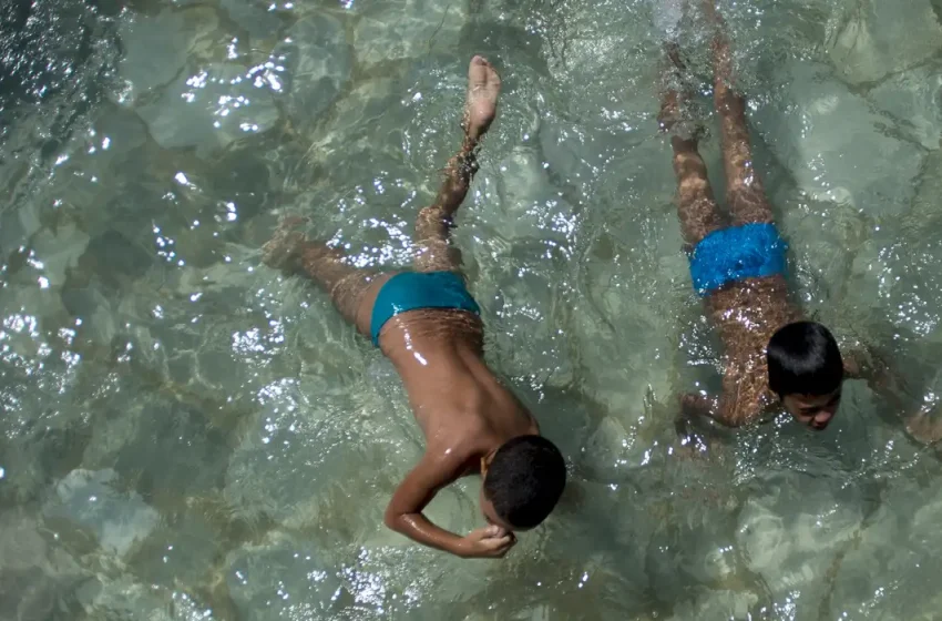 Brasil registra três mortes ao dia de crianças por afogamento