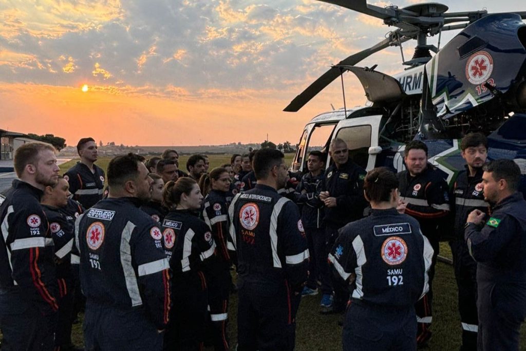 Médicos e enfermeiros concluem curso para atendimento aeromédico em helicópteros