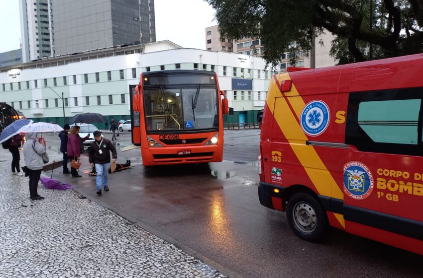  Duas mulheres são atropeladas por biarticulado na Praça Rui Barbosa