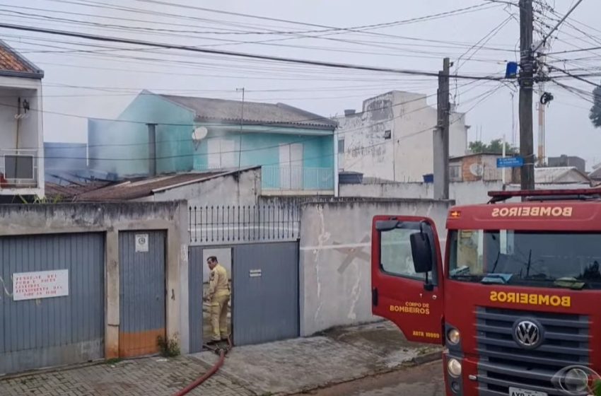  Idoso e cachorro morrem em incêndio em Curitiba