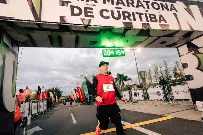 Quatro mil pessoas participam da Meia Maratona de Curitiba