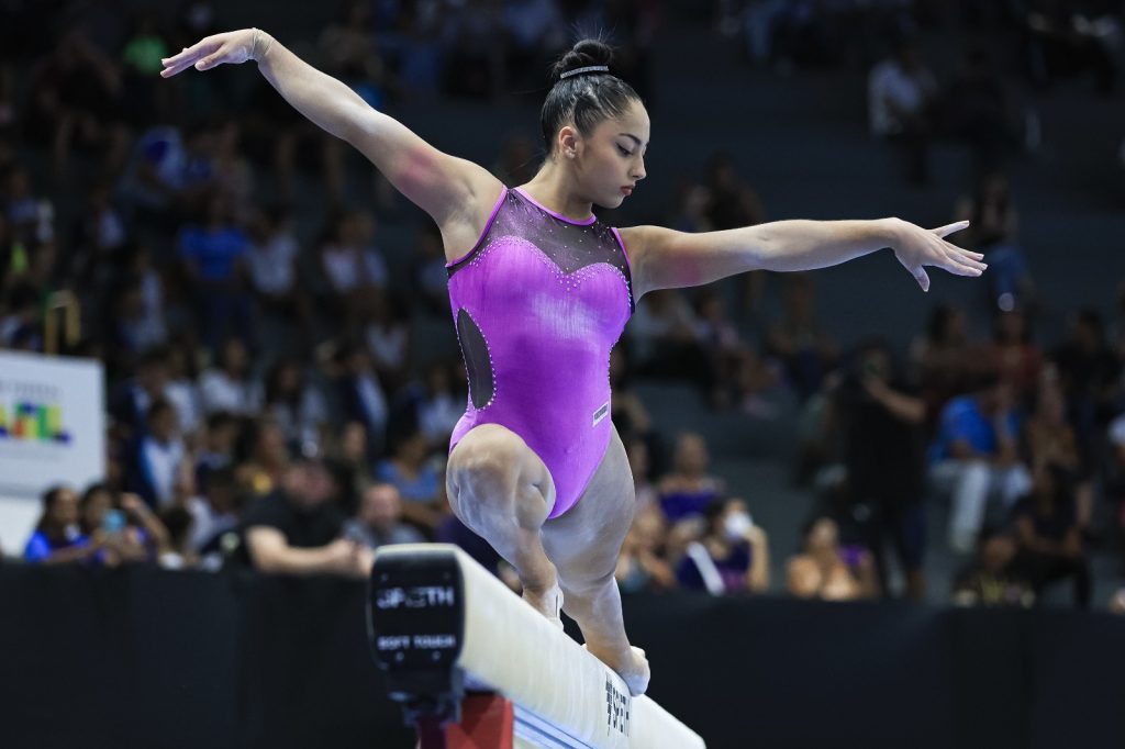 Paranaense Julia Soares ajuda Brasil a conquistar bronze na ginástica