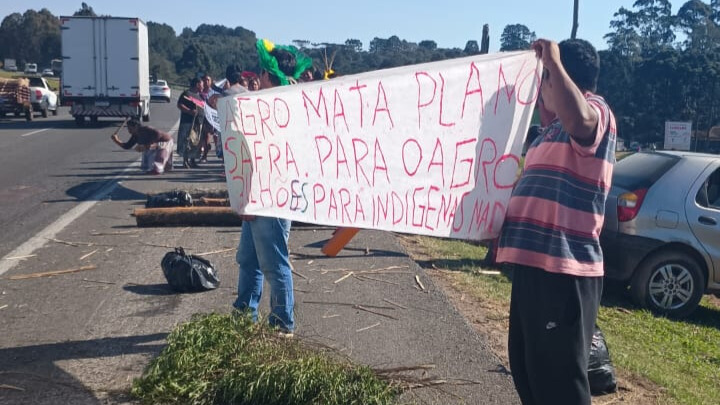 Protesto indígena deixa BR-277 interditada em Campo Largo