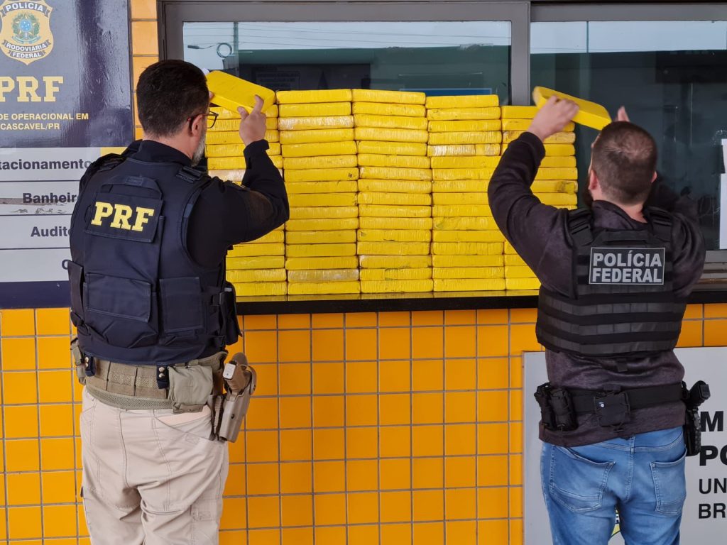 Caminhoneiro é preso em flagrante com 82 quilos de cocaína