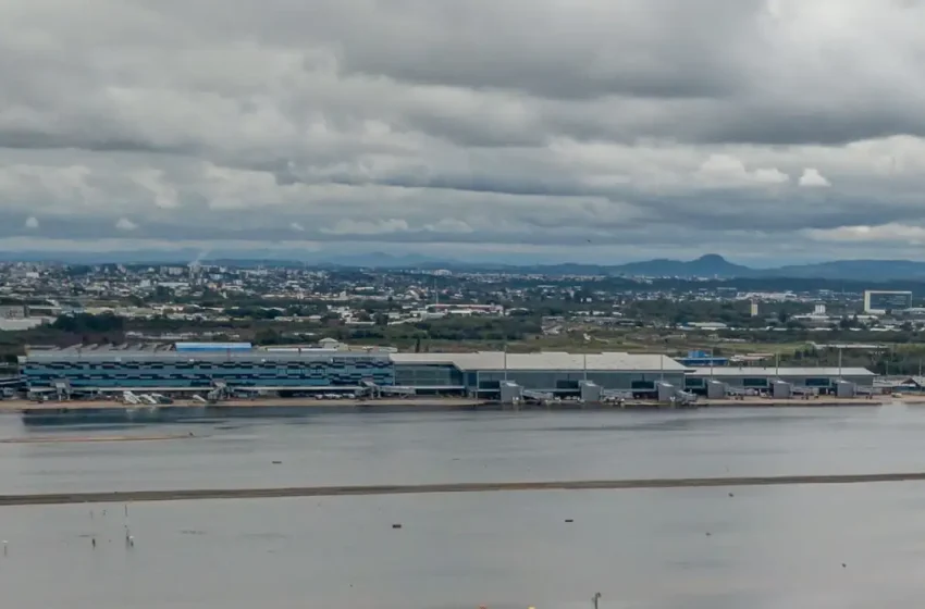  Aeroporto de Porto Alegre reinicia embarque e desembarque