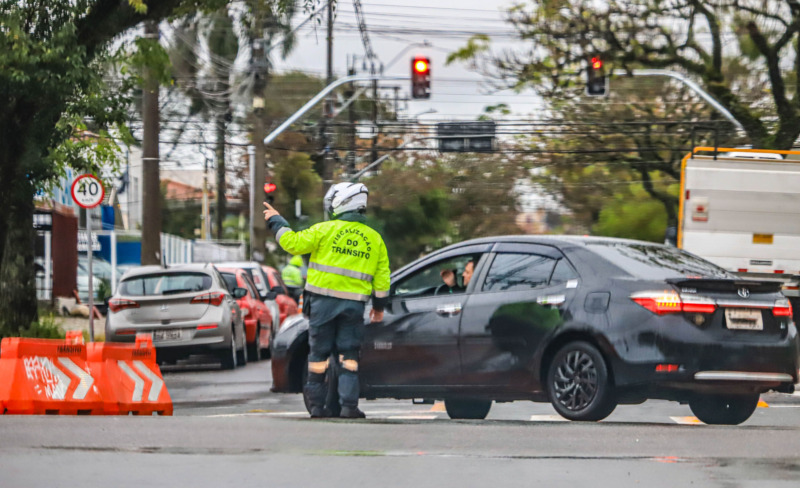  Ruas de Curitiba têm bloqueio total para obras