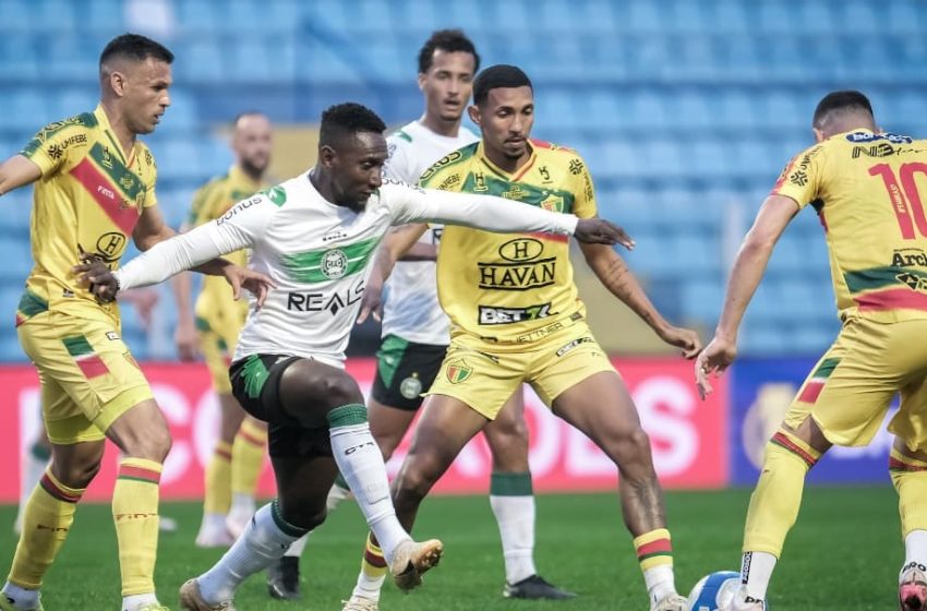  Após primeira vitória fora de casa, Coritiba foca no Sport