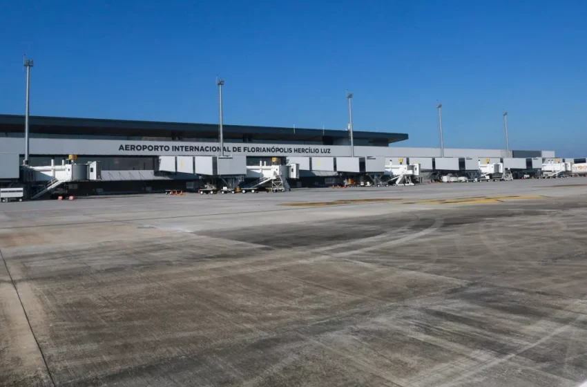  Aeroporto de Florianópolis é fechado para remoção de aeronave danificada