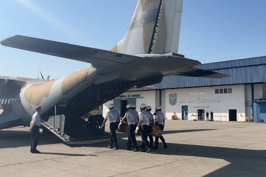 Mãe e filho vítimas de acidente aéreo serão sepultados amanhã